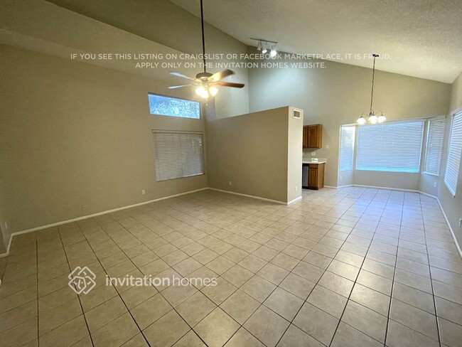 Building Photo - 822 E Gila Ln