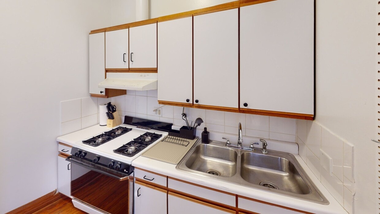 Photo - 3134 N Southport Ave Apartment