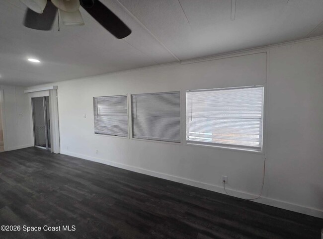 Building Photo - 2104 Mobiland Dr