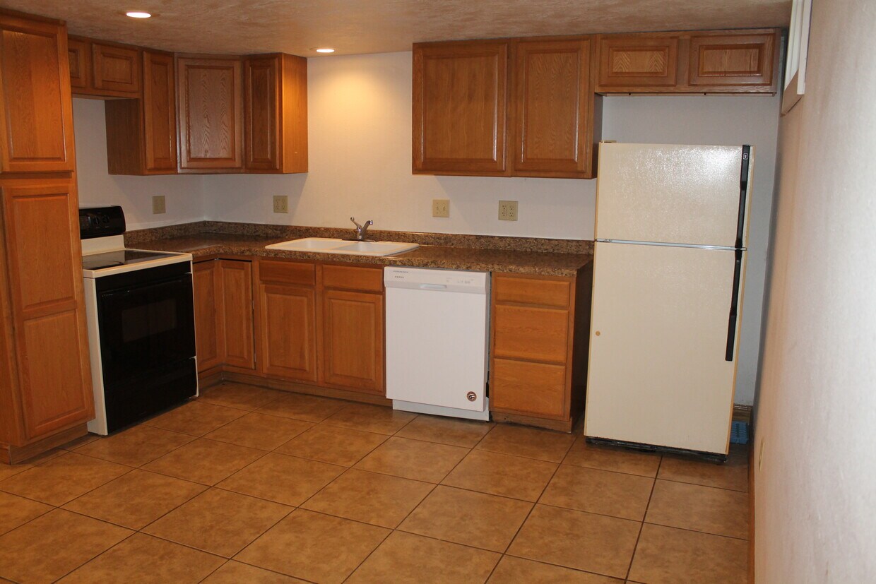 Kitchen - 1425 E Cherry St