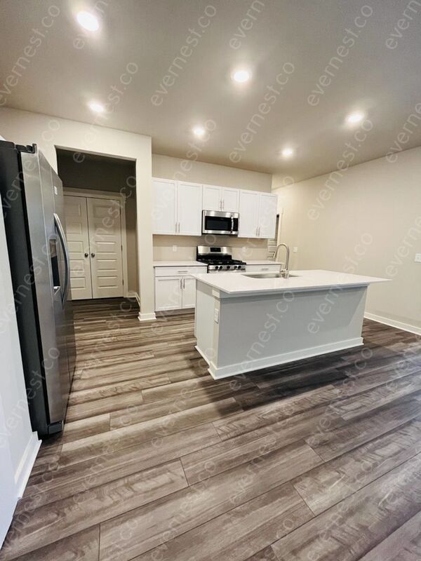 Building Photo - 513 Torrey Pines Ln