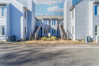 Building Photo - 622 Pinewood Dr