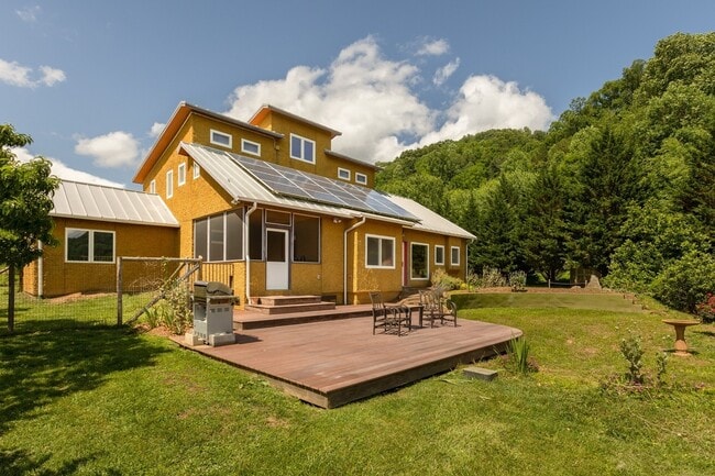 Building Photo - 105 Creative Cove