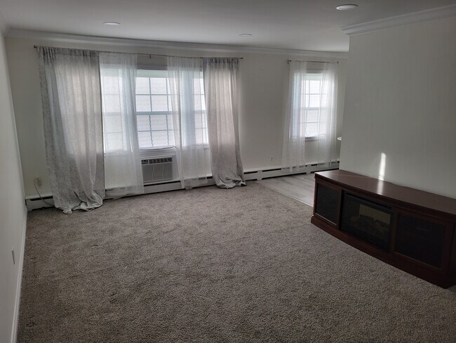 Building Photo - 54 Stonehurst Blvd