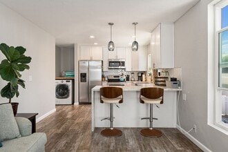 Building Photo - 735 Verona Ct