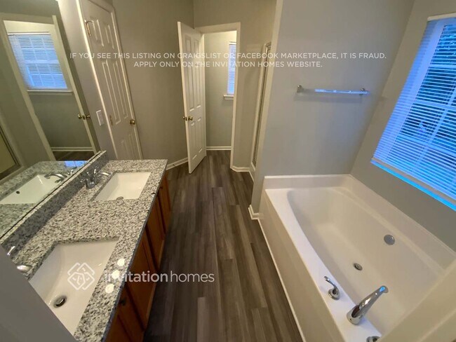 Foto del edificio - 211 Everett Park Dr