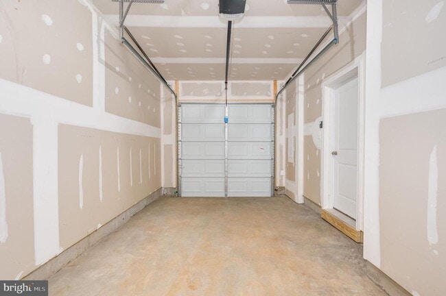 Building Photo - 301 Hillsdale Pl