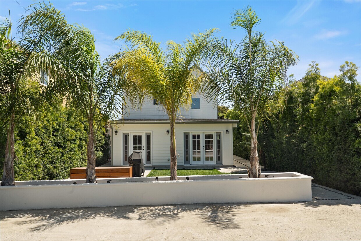 Foto principal - 584 W 10th St