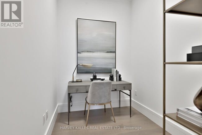 Building Photo - 215 Lonsdale Rd