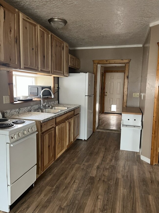 Foto del edificio - Cute 1 Bed 1 Bath Home with Attached Garage