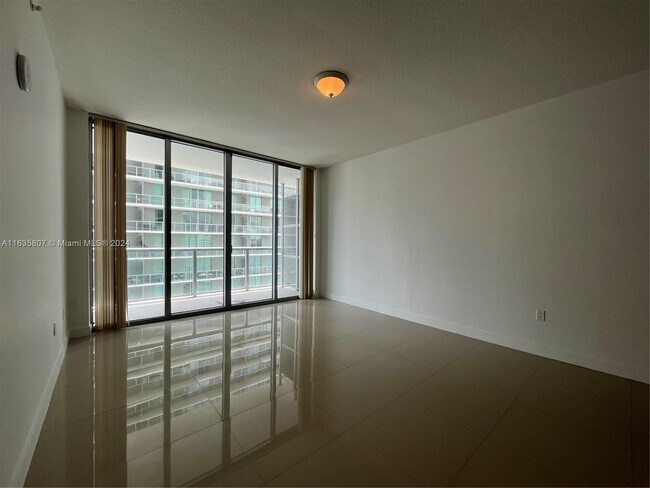 Foto del edificio - 1111 SW 1st Ave