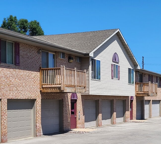 Building Photo - Redstone Trails