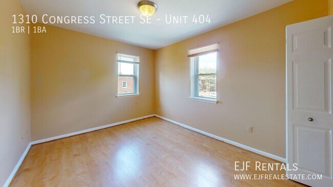 Building Photo - Randle Heights Updated One Bedroom/One Bat...