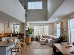 Building Photo - 2912 Mayflower Cir