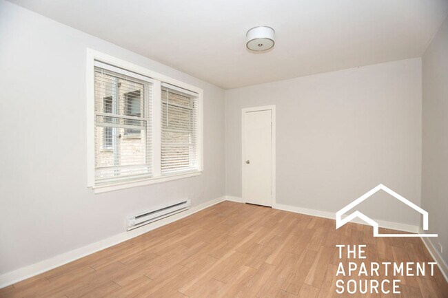 Foto del edificio - 511 W Belmont Ave