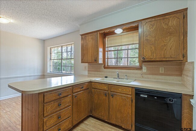 Building Photo - 1626 Terre Haute Dr
