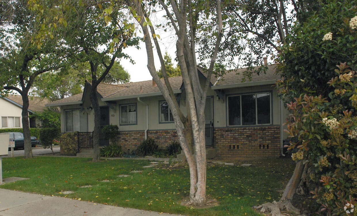 Building Photo - 1101 W Hamilton Ave