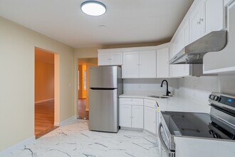 Building Photo - 208 Castlewood Dr