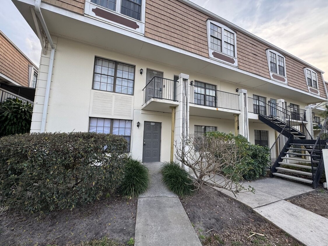 Contemporary 2/2 Condo Ground Level w/ Wheelchair Accessibility! 436/Curry Ford - Contemporary 2/2 Condo Ground Level w/ Wheelchair Accessibility! 436/Curry Ford