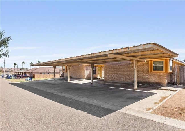 Building Photo - 405 E 2nd St