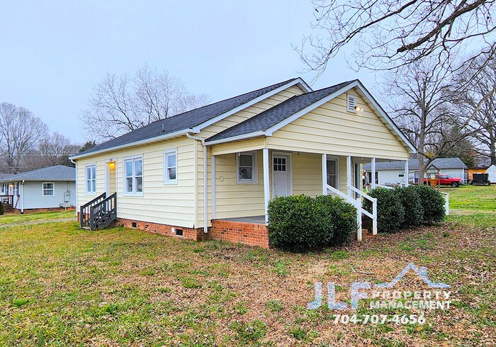 Primary Photo - Nice 2/1 Ranch in Desirable Mount Pleasant!