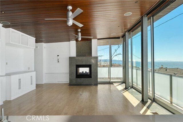 Foto del edificio - 3316 Crest Dr