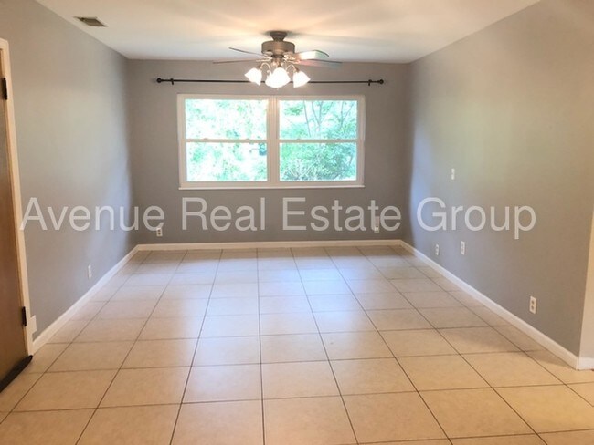 Building Photo - Charming 3 Bedroom Ranch