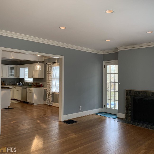 Building Photo - 805 Highland Terrace NE