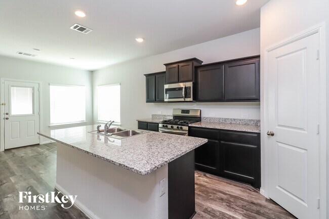 Foto del edificio - 4701 Feltleaf Ave