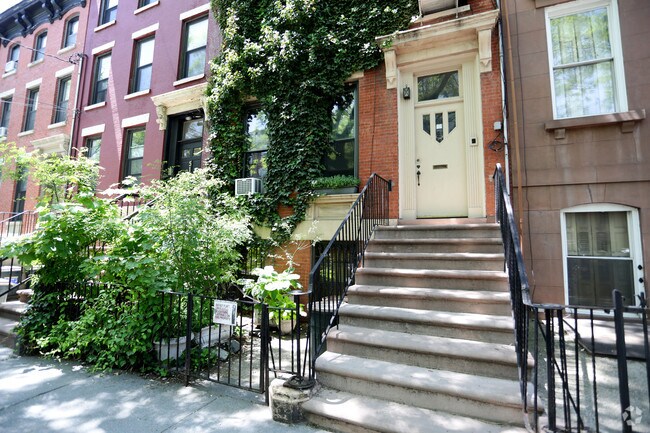 Building Photo - 510 Clinton St