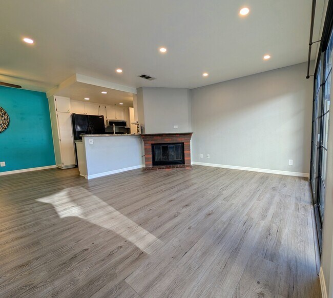 Foto del edificio - 10170 Palm Glen Dr