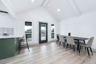 Building Photo - 106 Palm Dr