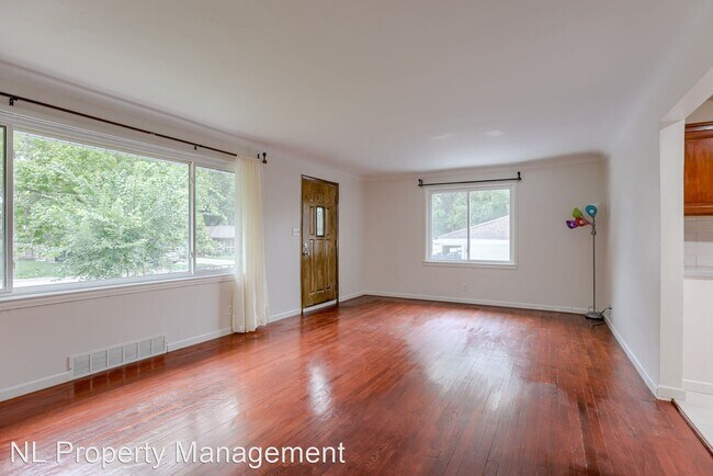 Foto del edificio - 3 br, 2 bath House - 8615 Franklin St.