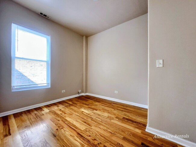 Foto del edificio - 1022 W 64th St