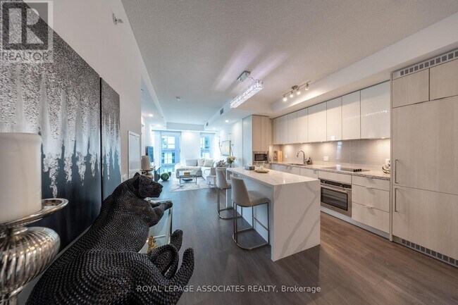 Photo du bâtiment - 125 Blue Jays Way