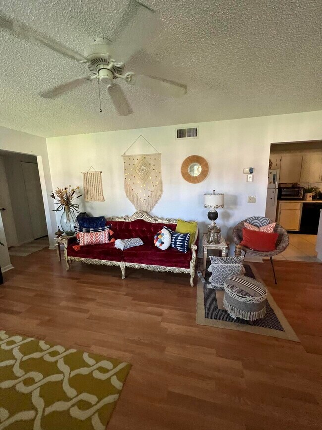 302 Knotty Pine Cir Unit C2, Greenacres, FL 33463 Condo for Rent in