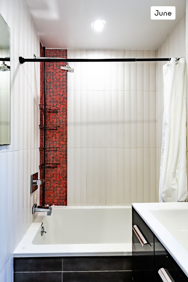 Building Photo - Queen bedroom in 4 bed/1.5 bath Home