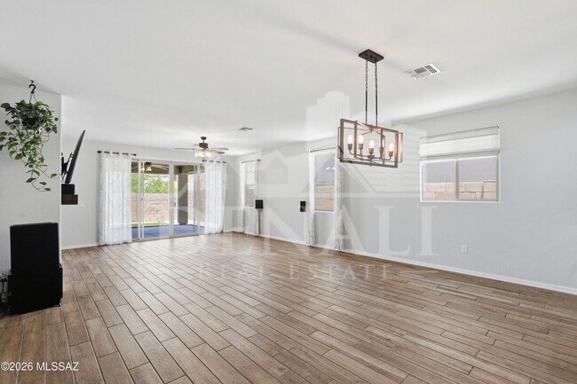 Building Photo - 4220 S Macy Cir