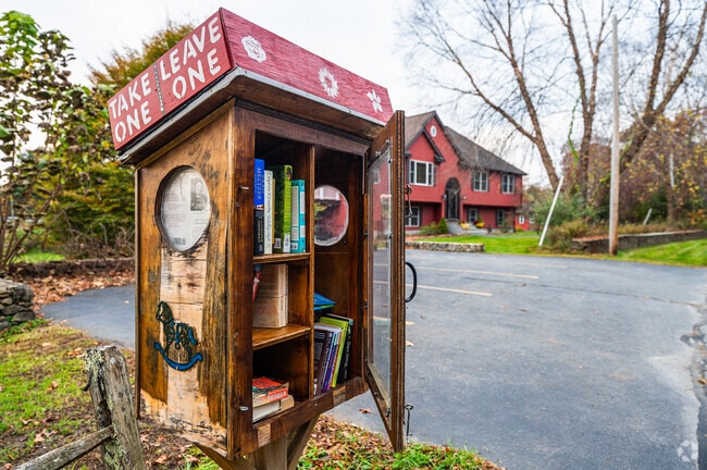 On the outskirts of Taunton lives this quiet free library made from locally sourced wood.