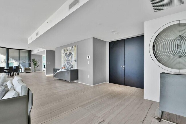 Foto del edificio - 1000 Biscayne Blvd