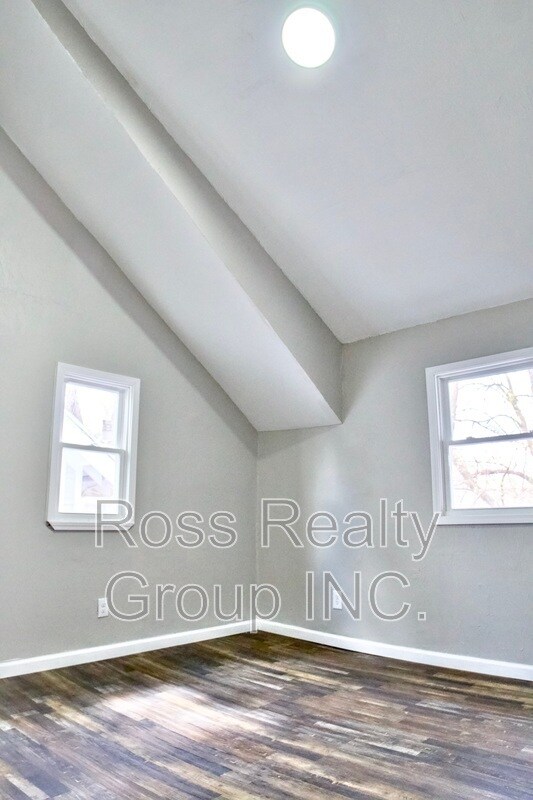 Building Photo - 518 Shasta Dr