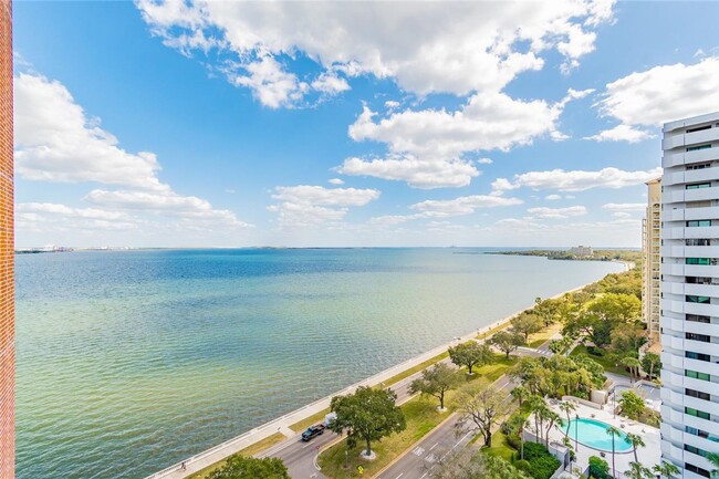 Foto del edificio - Spectacular Bayshore Views