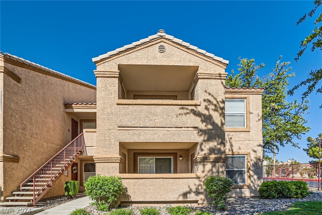 Primary Photo - 1150 N Buffalo Dr