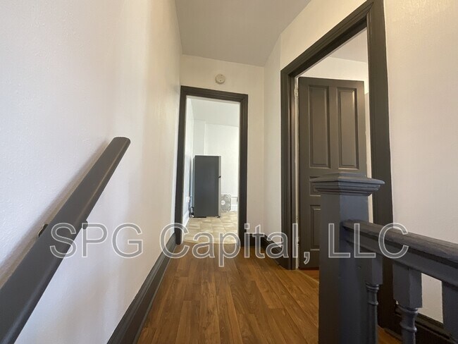 Foto del edificio - 840 W College Ave