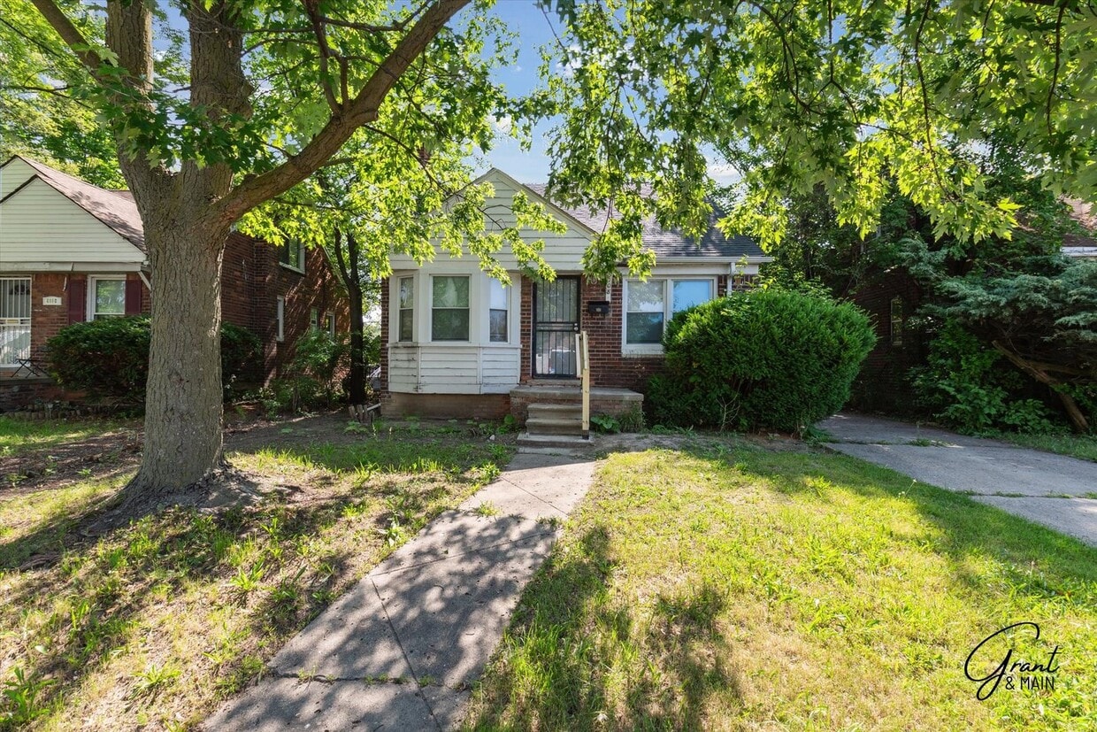 Primary Photo - $1250 3 bedroom bungalow