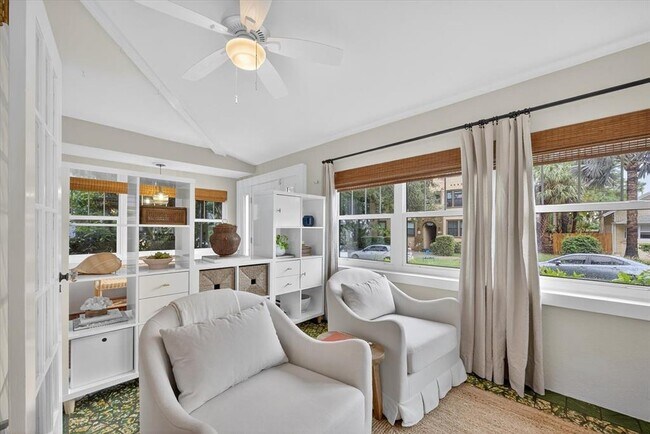 Foto del edificio - 221 13th Ave NE