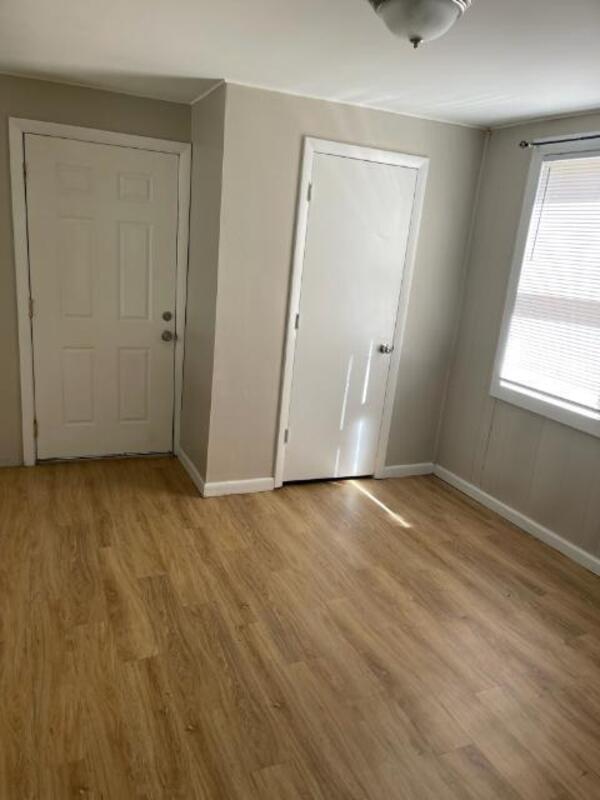 Foto del edificio - 74 N Main St