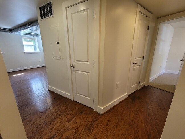 Foto del edificio - 143 Rhode Island Ave NW