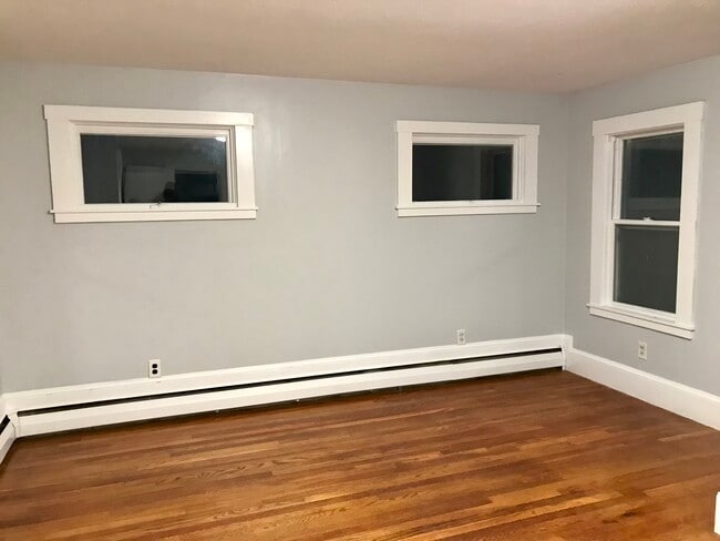 Master bedroom - 462 Gleasondale Rd