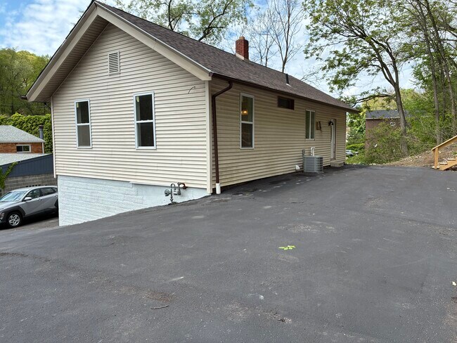 Building Photo - 3409 Evergreen Rd